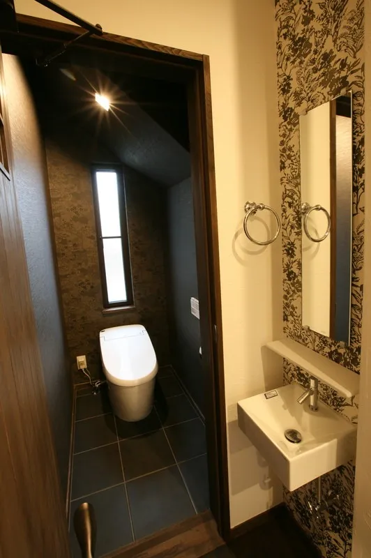 モノトーンなトイレ空間