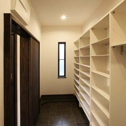 何足収納できる！？大容量シューズクローク