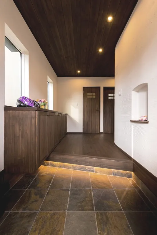 モダンな雰囲気漂う玄関