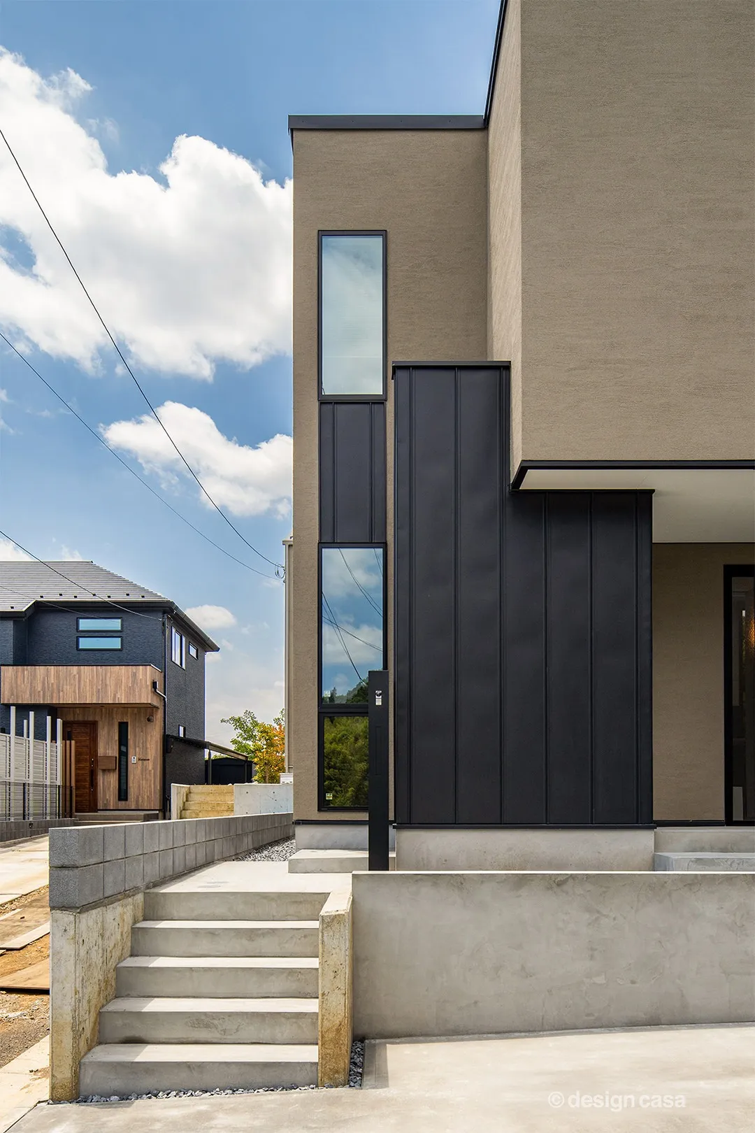 外観のデザインを引き立てるアクセントのガルバリウム鋼板のアクセント壁