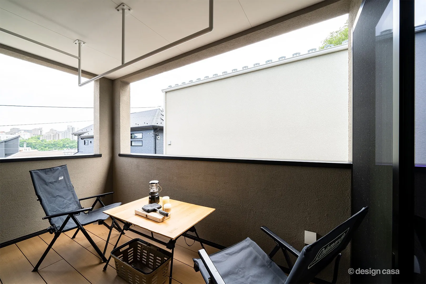 外を感じられるリビングからのインナーバルコニー